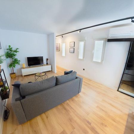 Modern Haven For Urban Explorers By Rems Malaga Ngoại thất bức ảnh