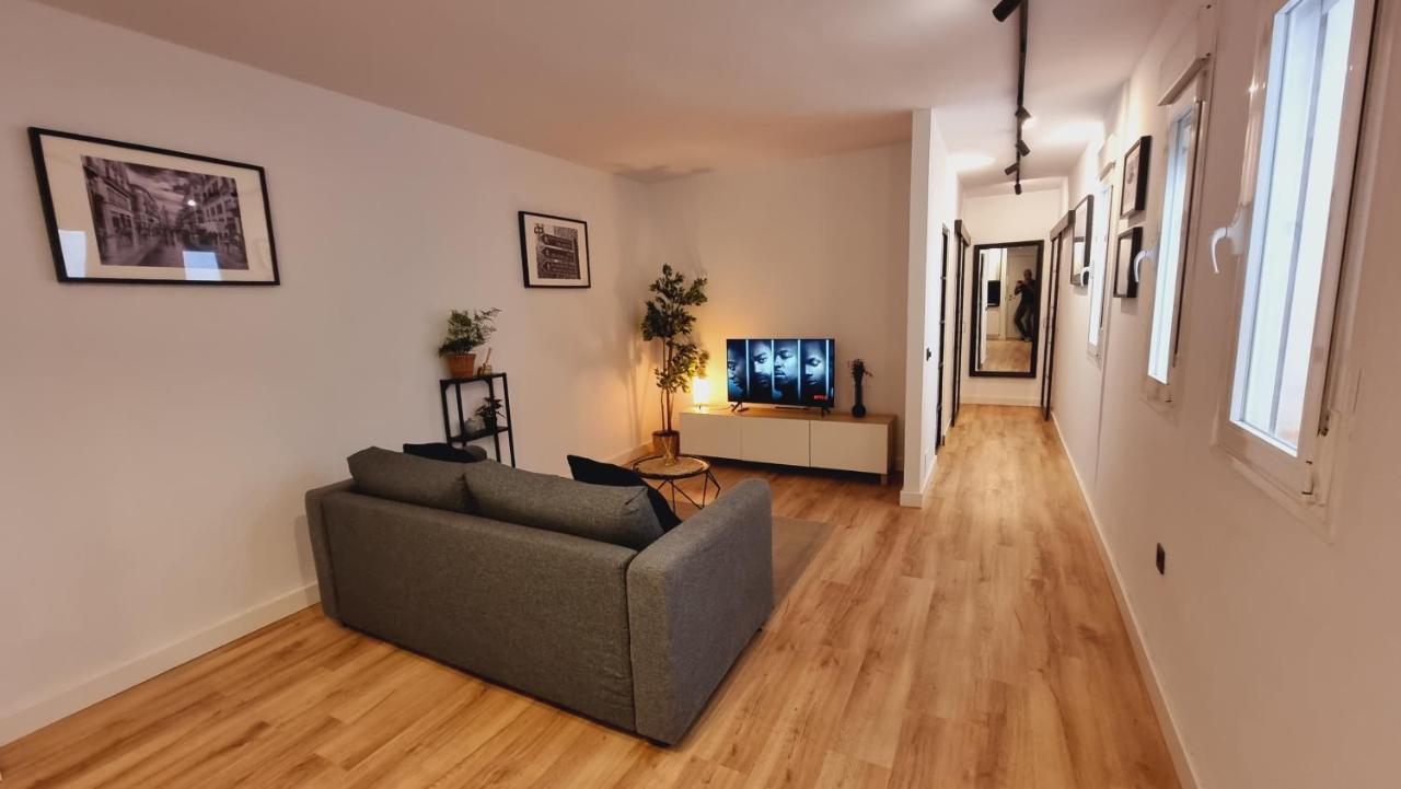 Modern Haven For Urban Explorers By Rems Malaga Ngoại thất bức ảnh