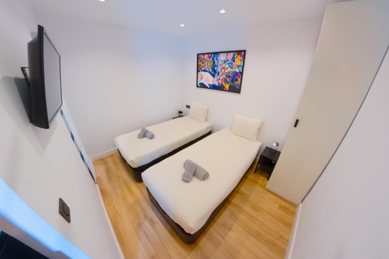 Modern Haven For Urban Explorers By Rems Malaga Ngoại thất bức ảnh