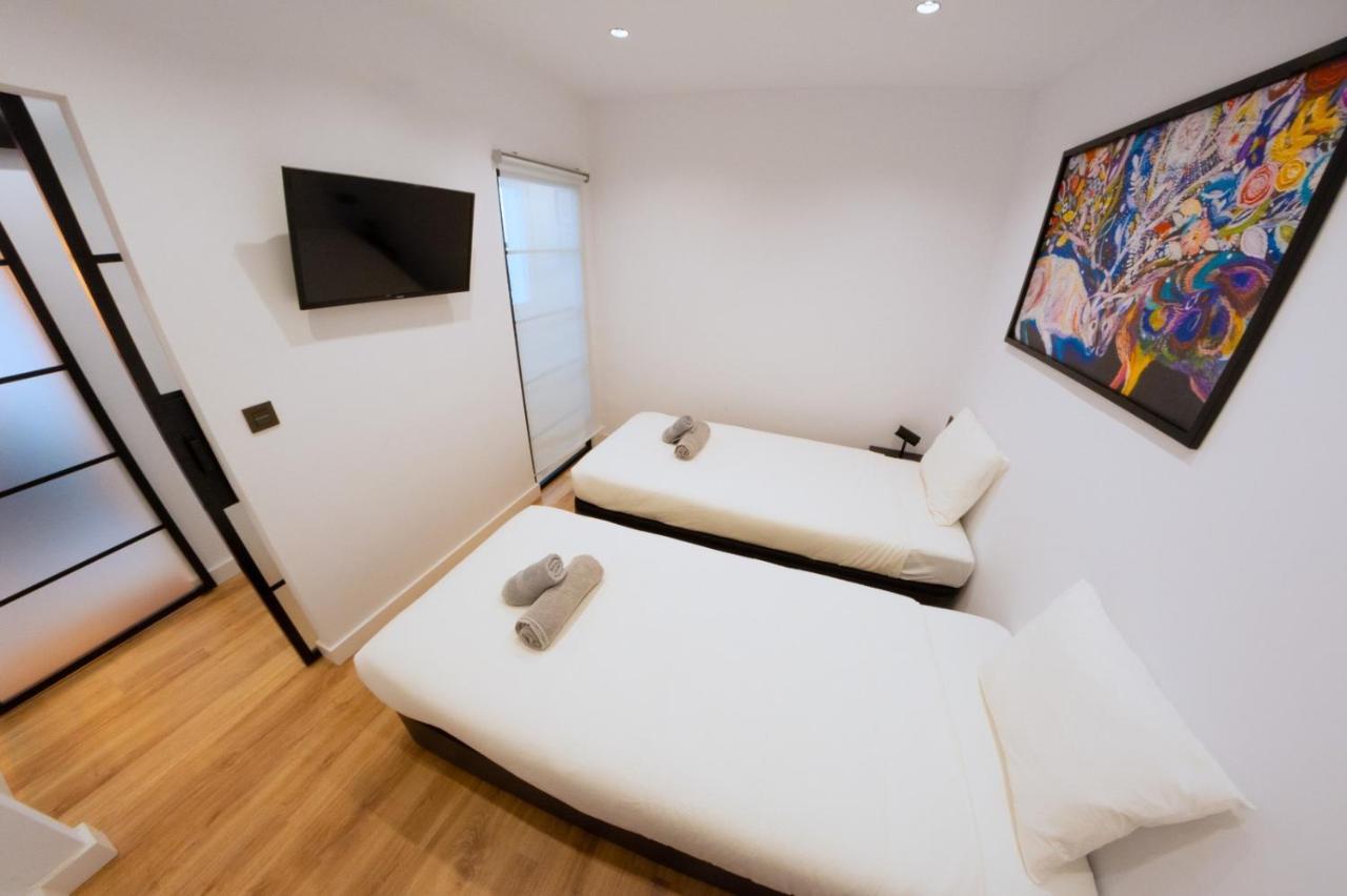 Modern Haven For Urban Explorers By Rems Malaga Ngoại thất bức ảnh
