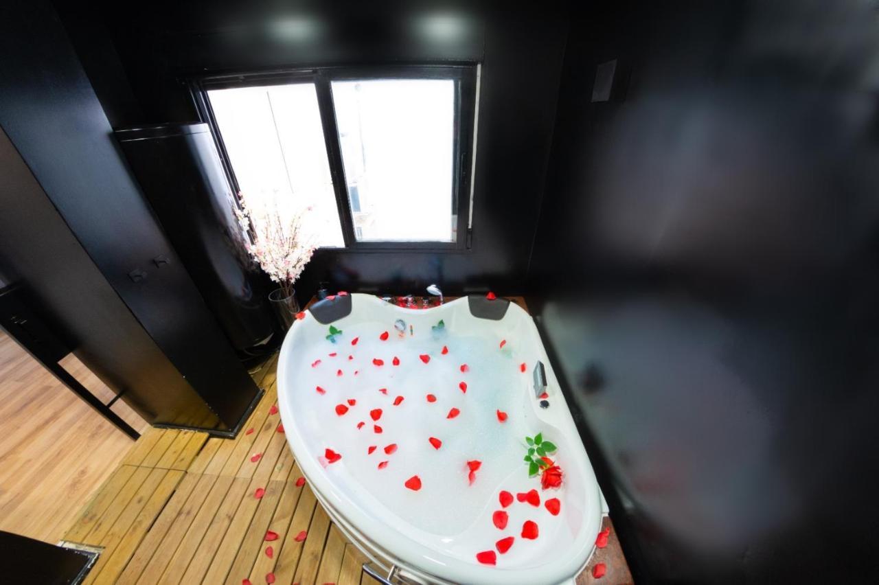 Modern Haven For Urban Explorers By Rems Malaga Ngoại thất bức ảnh